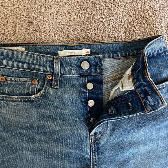 Levi's Wedgie Jeans Medium Wash - size 26 - Picture 3 of 7